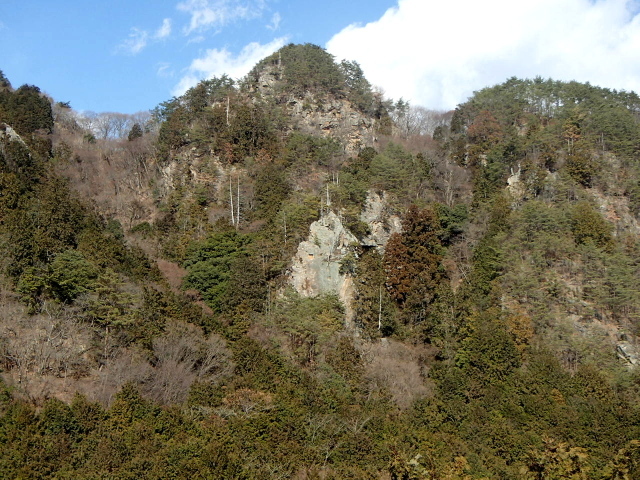 5.4滝岩を眺める.JPG